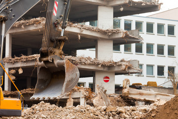 Destruction of concrete building with equipment