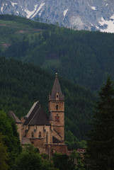 kirche in den bergen hochformat