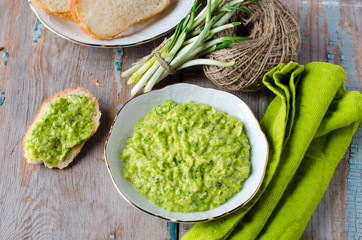 Sauce of wild garlic