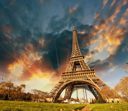 Fototapeta Wonderful view of Eiffel Tower in Paris. La Tour Eiffel with sky