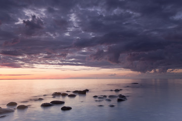 Fototapeta na wymiar Piękny wschód słońca ocean, szeroki kąt zdjęcia