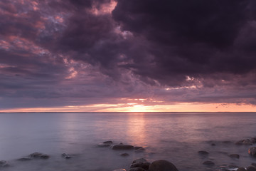 Obraz premium Beautiful ocean sunrise, wide angle photo