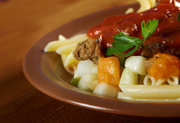  pasta with tomato beef sauce