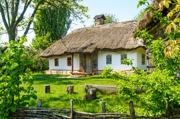 Plakat A typical antique Ukrainian country house with a thatch roof, in the countryside near Kiev 