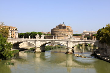 Obraz premium Vue sur le Château Saint-Ange à Rome - Italie