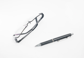 okulary i długopis