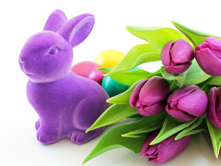 Osterhase mit Tulpen