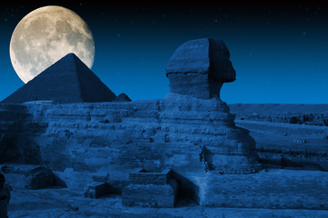 The Sphinx In The Moon Light
