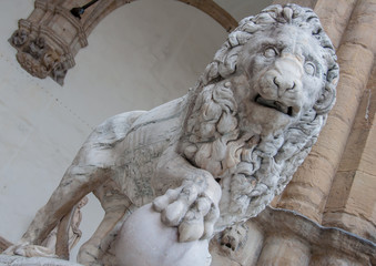 statue lion medicis florence