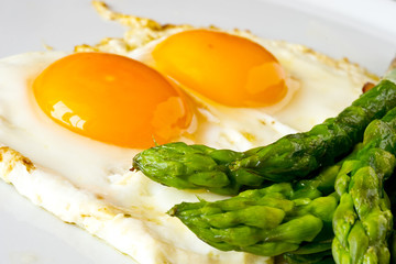 Asparagi with fried egg brown