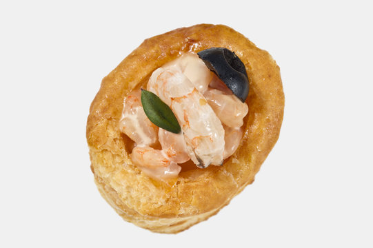 voulevant with shrimps and olives sauce