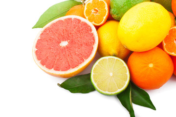 Fototapeta na wymiar Fresh citrus fruits whole and half with green leaves, food