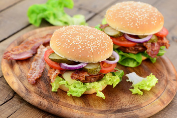 Burger, Holzbrett