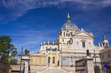 Fototapeta na wymiar Catedral de la Almudena - Madryt katedra kościół