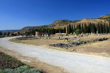 Fototapeta na wymiar Ruiny starożytnego miasta Hierapolis, Pamukkale, Turcja