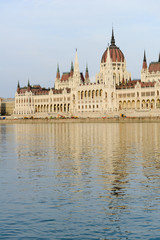 Obraz premium Parlement Hongrois à Budapest