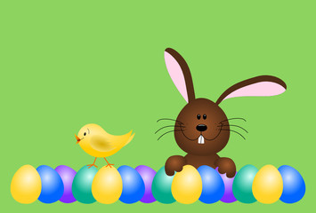 Osterhase mit Küken und bunten Ostereiern