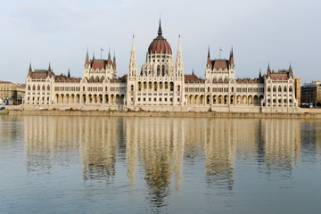 Fototapeta premium Parlement Hongrois à Budapest