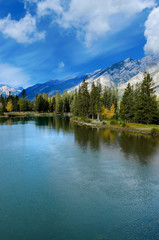 Fototapeta na wymiar Bow River in Banff