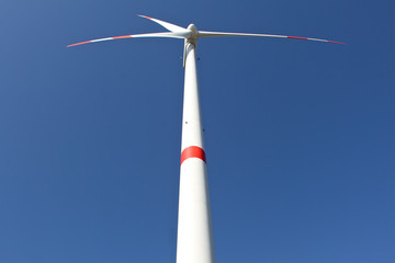 Tall wind turbine