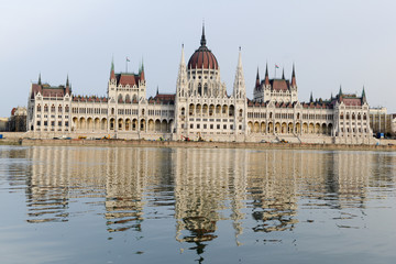Fototapeta premium Parlement Hongrois à Budapest