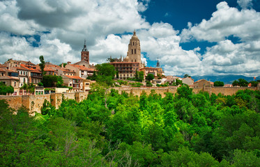 Fototapeta na wymiar Zobacz na starym mieście Segovia