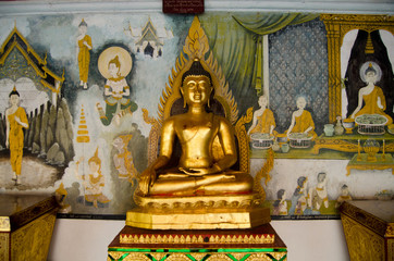 Obraz premium Golden Buddha Statue in Buddha Temple