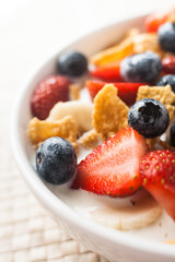 healthy breakfast corn flakes with berries