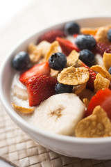 healthy breakfast corn flakes with berries