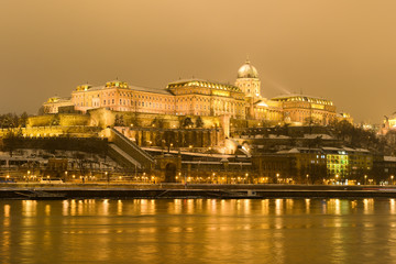 Le Château de Buda à Budapest de nuit