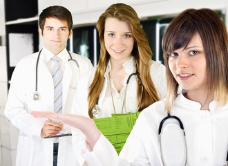 Junges Ärzteteam in der Radiologie Gruppe