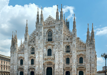 Fototapeta na wymiar Katedra w Mediolanie lub Duomo di Milano (Włochy).
