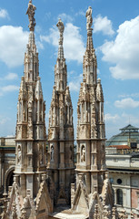 Fototapeta na wymiar Dach katedrze w Mediolanie (Włochy)