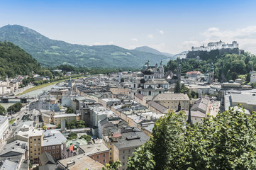 Fototapeta na wymiar Salzburg widok ogólny od Mönchsberg punktu widzenia, Austria