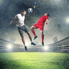 Fotobehang twee voetballers die de bal raken © Sergey Nivens