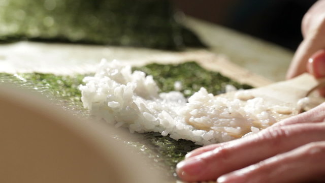 Putting rice on nori.