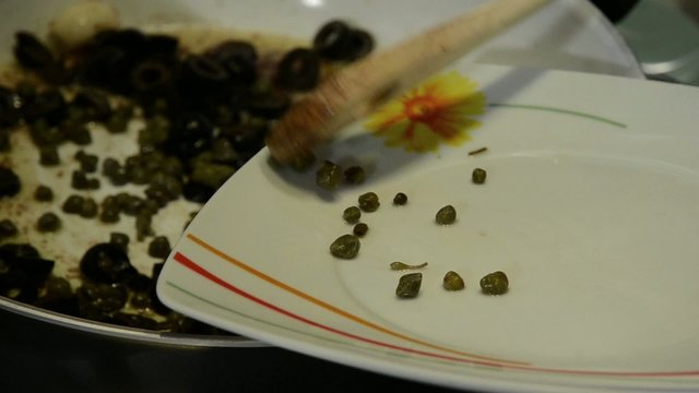 Capperi versati in pagella per il sughetto