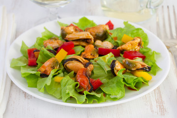 salad with seafood and vegetables
