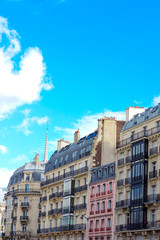 Fototapeta na wymiar beautiful old fashioned paris building