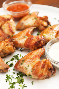 Chicken wings with sauce