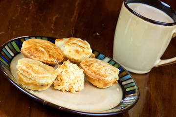 mini cakes with coffee