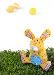 Osterhase gelb mit Tupfen