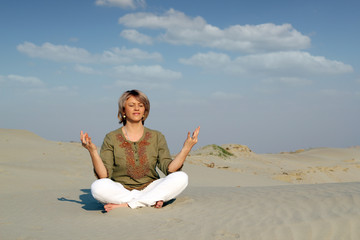 Fototapeta premium beautiful woman meditating in desert healthy lifestyle