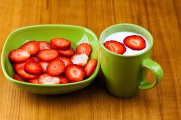 strawberries on a plate and in the circle