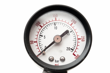 gauge in bar. and psi