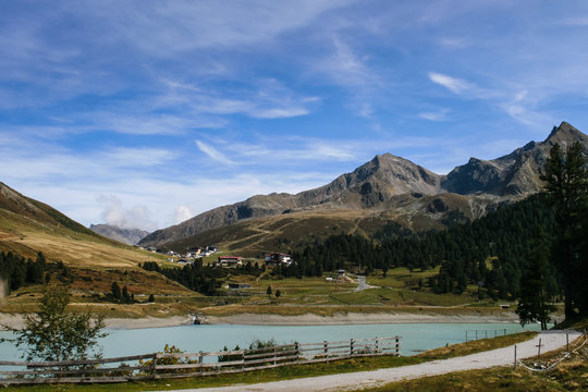 K&uuml;htai mit Speichersee L&auml;ngental und Berge