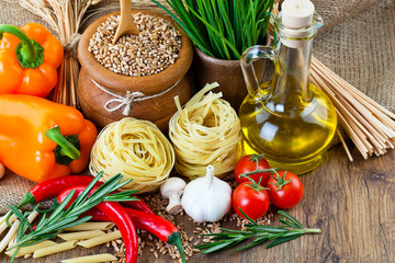 The composition of the pasta and vegetables on background