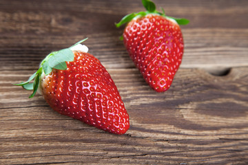 Erdbeeren auf Holz II