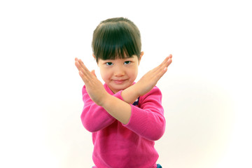 禁止の意思表示をする女の子