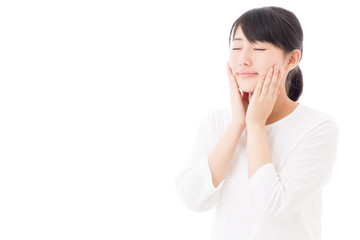 a young asian woman making up